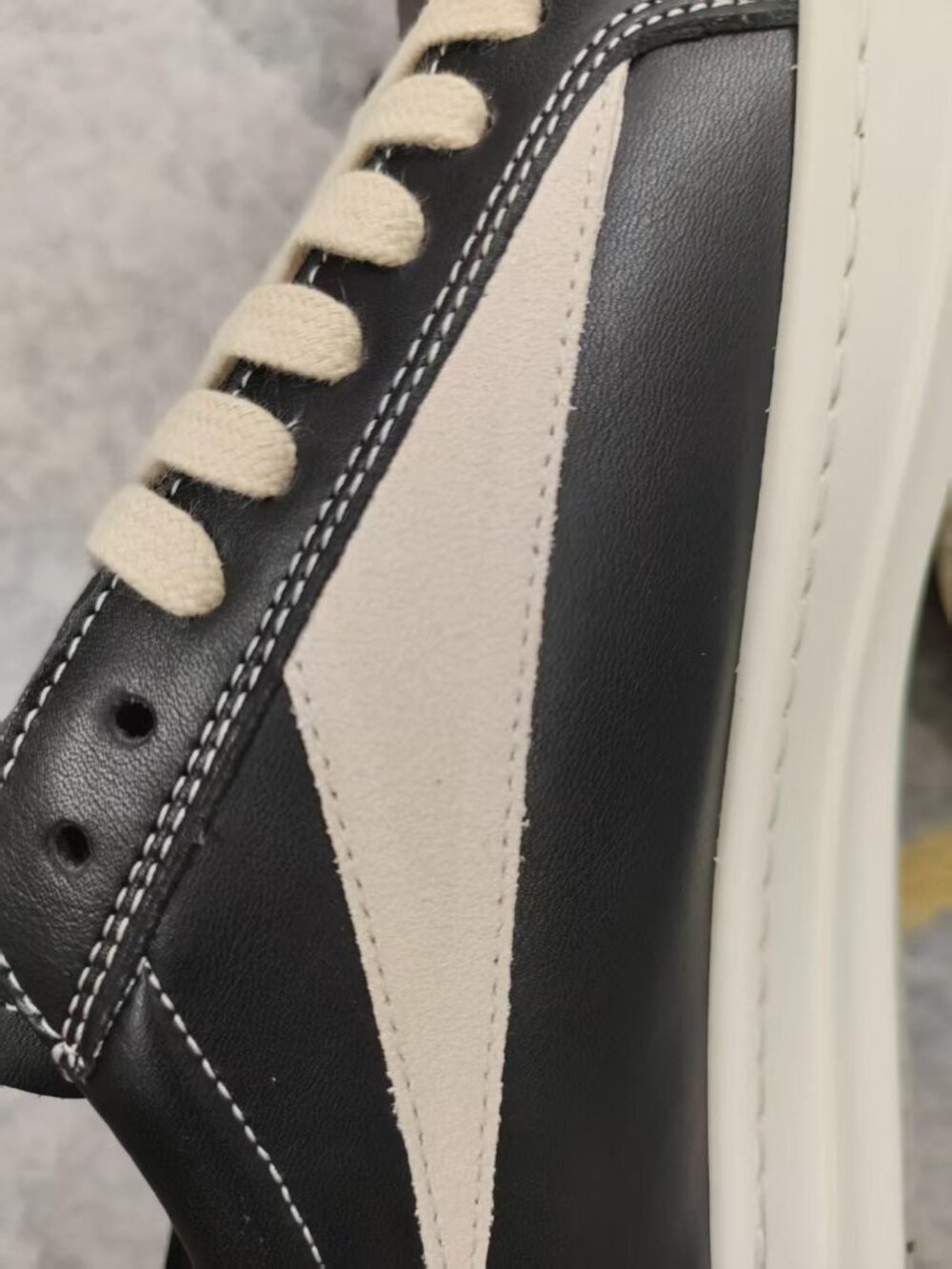Rick Owens Vintage Low Sneakers, Black & White Leather Low-Top Shoes - Picture 4 of 5